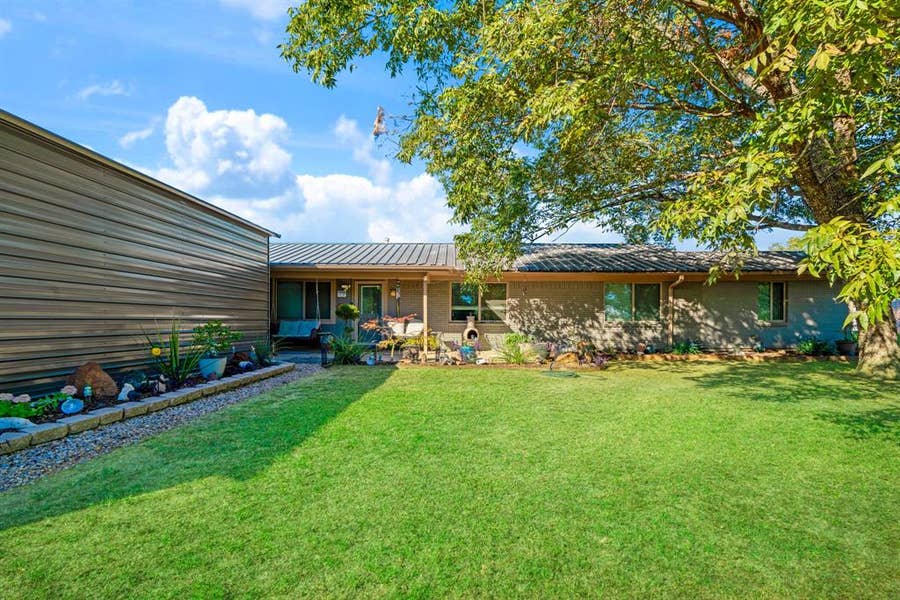 Property photo for 1723 Farm Road 2121, Paris, TX