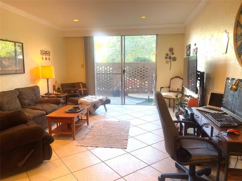 4924 Cobbs Drive, #1H, Waco, TX 76710 Living Room