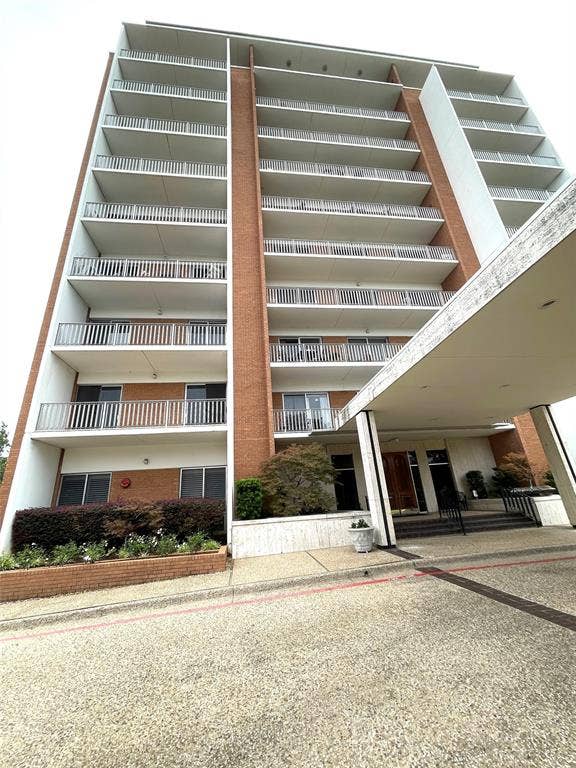 4924 Cobbs Drive, #1H, Waco, TX 76710 Front entrance to Lake Air Tower