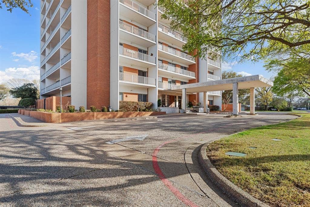 4924 Cobbs Drive, #1H, Waco, TX 76710 Left side of LAT