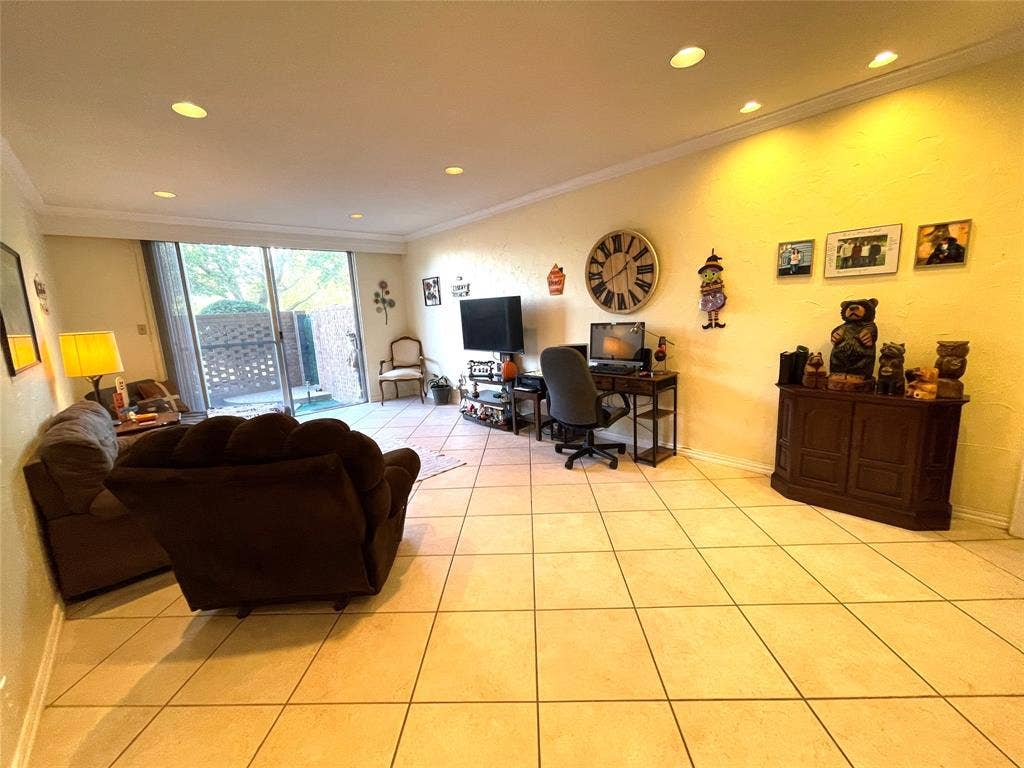 4924 Cobbs Drive, #1H, Waco, TX 76710 Den