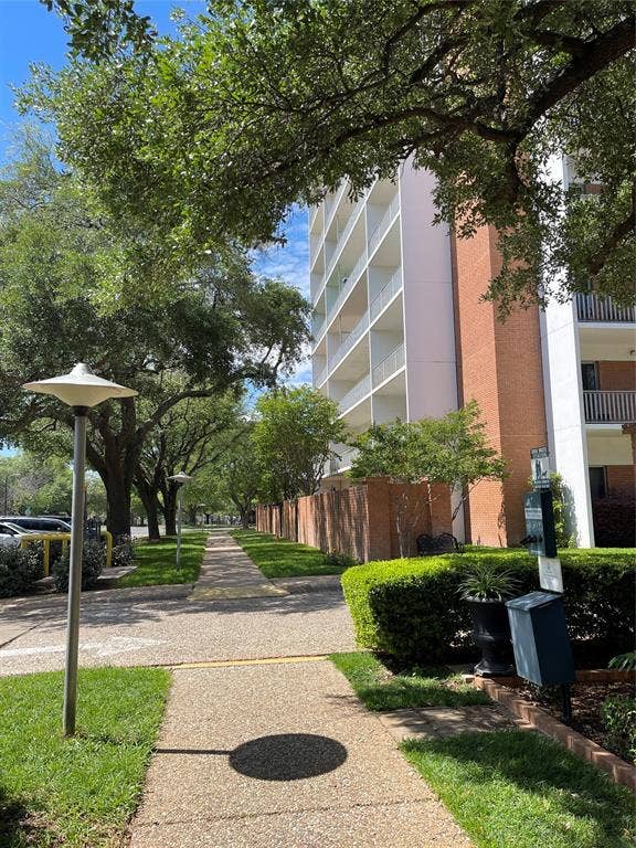 4924 Cobbs Drive, #1H, Waco, TX 76710 side walk