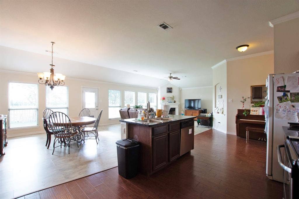 1309 N Houston Street, Royse City, TX 75189 1309 N Houston Street, Royse City, TX 75189
