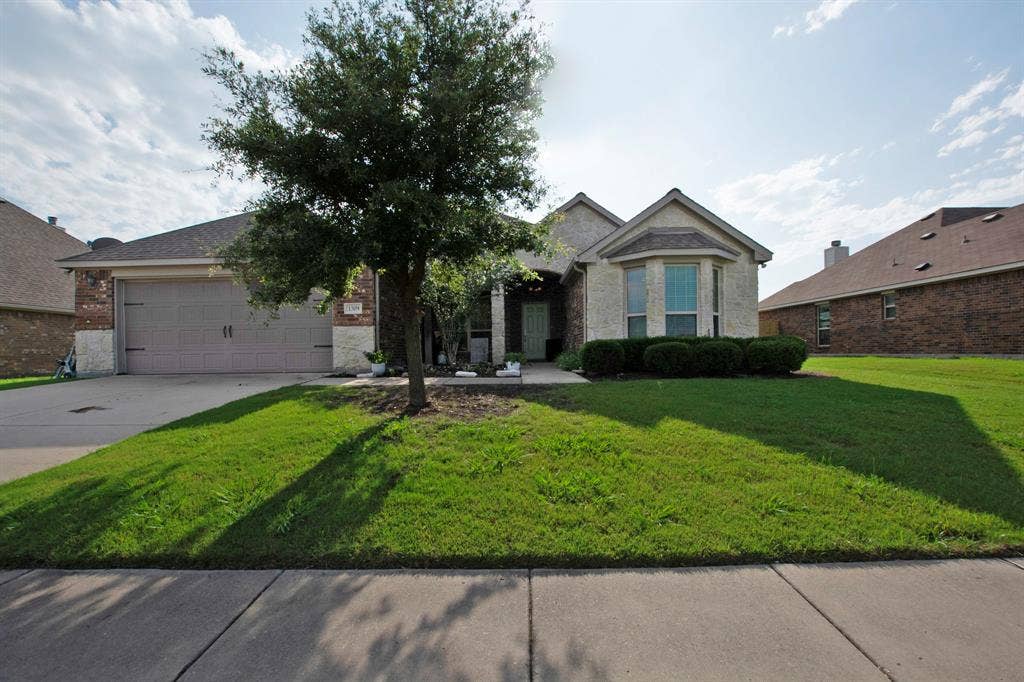 1309 N Houston Street, Royse City, TX 75189 1309 N Houston Street, Royse City, TX 75189