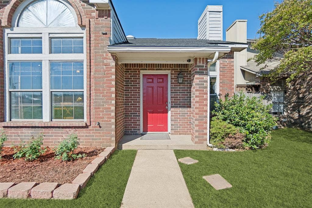 4935 Lomax Drive, Dallas, TX 75227