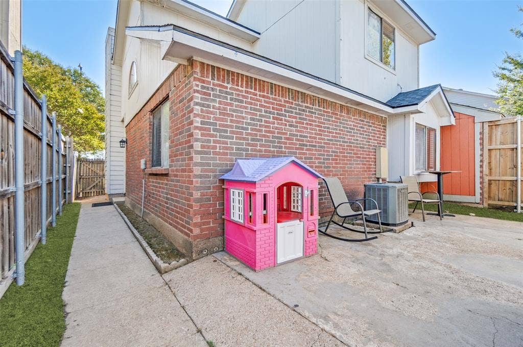 4935 Lomax Drive, Dallas, TX 75227
