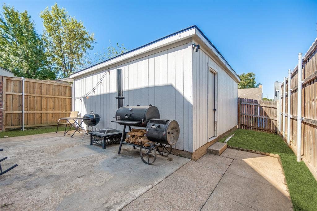 4935 Lomax Drive, Dallas, TX 75227