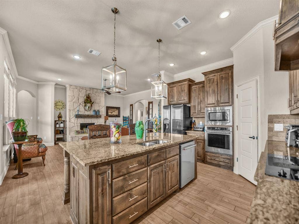 2125 Vanderbilt Drive, Weatherford, TX 76088