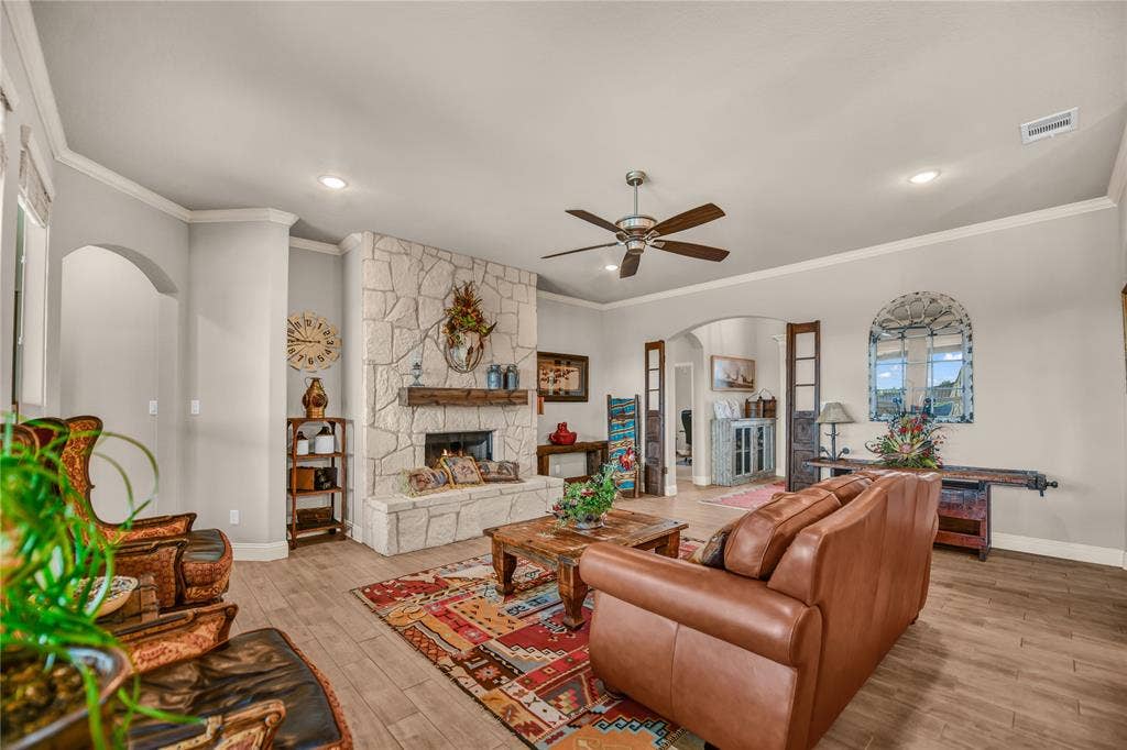2125 Vanderbilt Drive, Weatherford, TX 76088