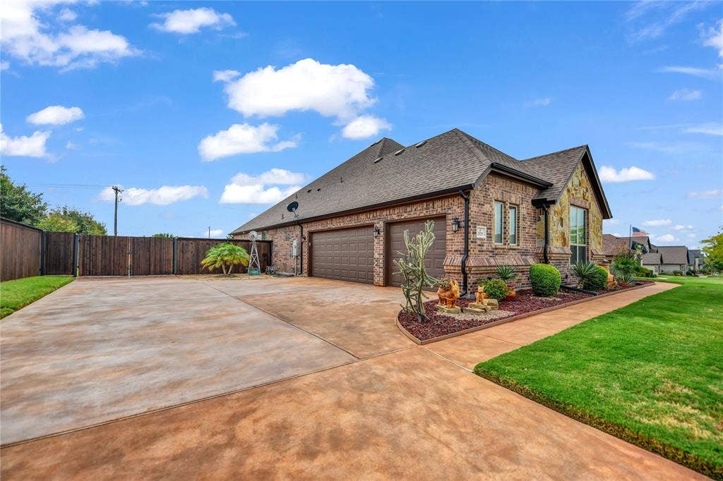 3 Car Garage