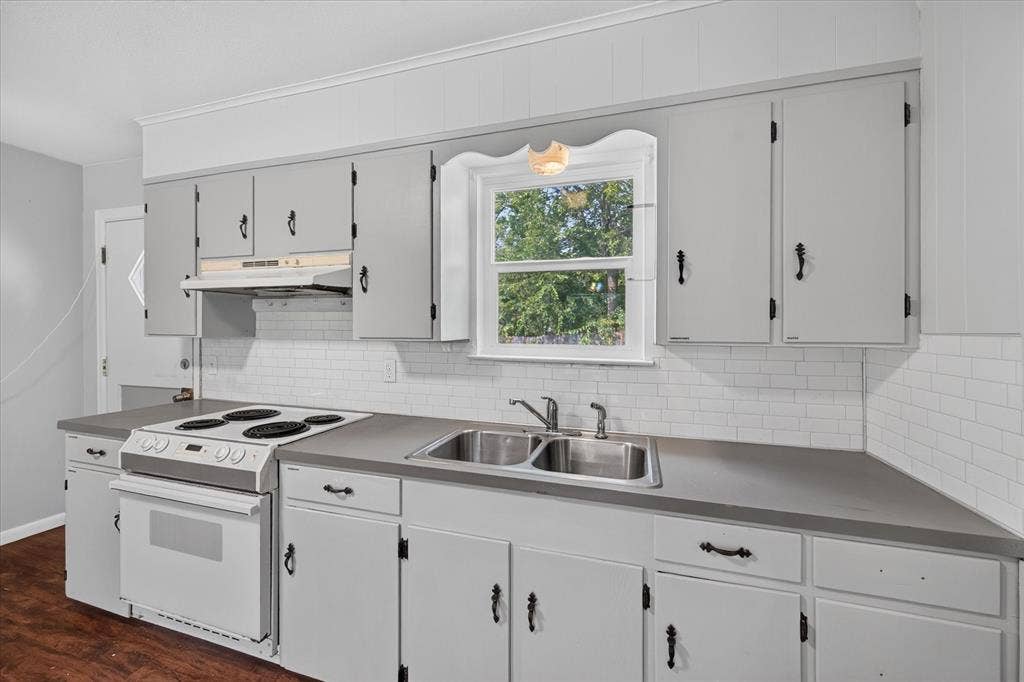 301 Dellis Street, Terrell, TX 75160 301 Dellis Street, Terrell, TX 75160