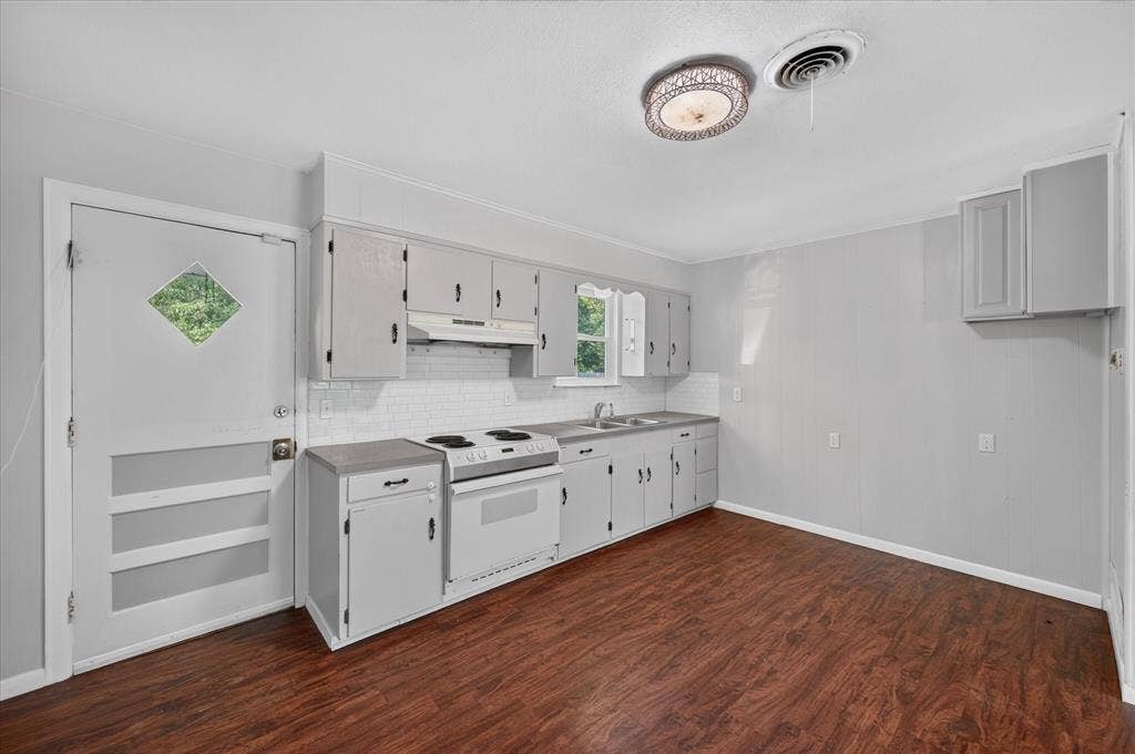301 Dellis Street, Terrell, TX 75160 301 Dellis Street, Terrell, TX 75160