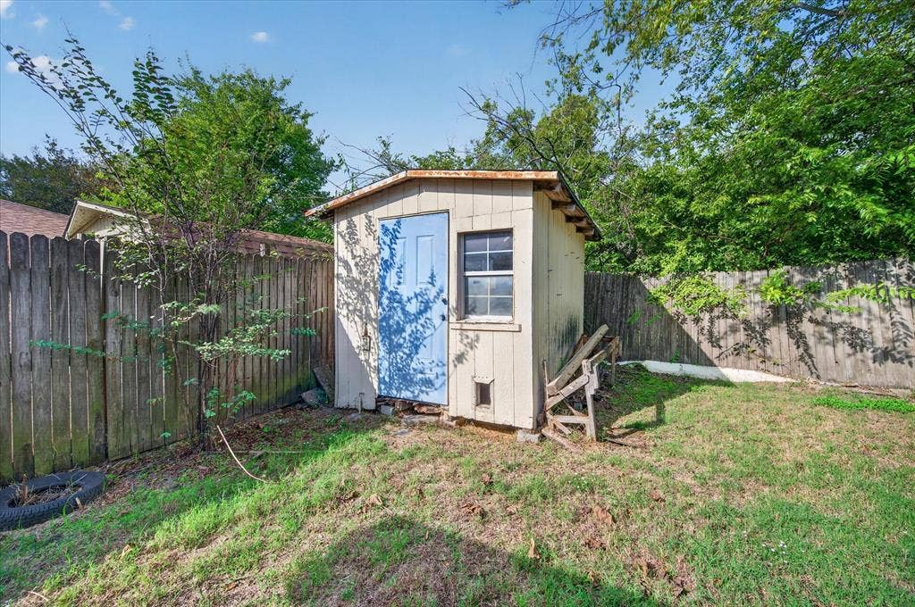 301 Dellis Street, Terrell, TX 75160 301 Dellis Street, Terrell, TX 75160