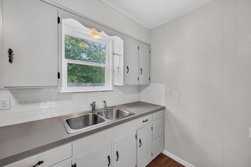 301 Dellis Street, Terrell, TX 75160 301 Dellis Street, Terrell, TX 75160