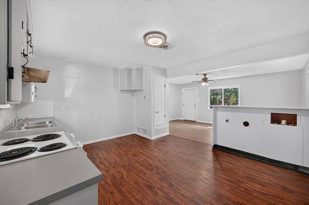 301 Dellis Street, Terrell, TX 75160 301 Dellis Street, Terrell, TX 75160