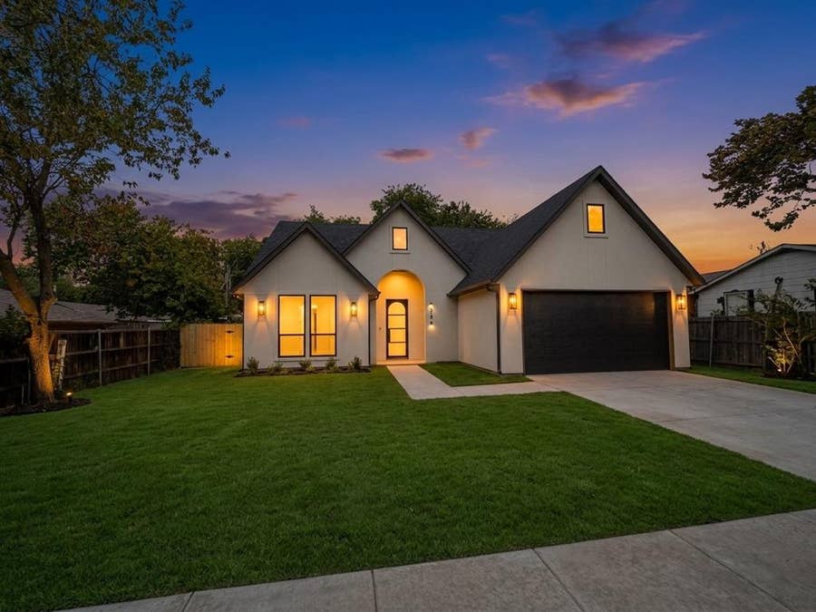 Property photo for 338 Texana Street, Van Alstyne, TX