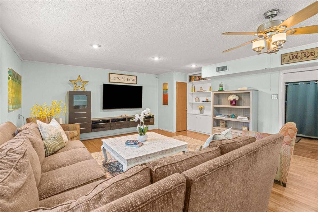 3401 W Fuller Avenue, Fort Worth, TX 76133
