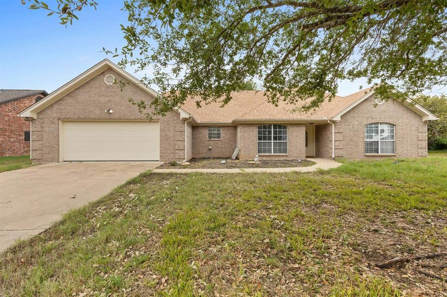 Property photo for 210 River Place W, Gatesville, TX