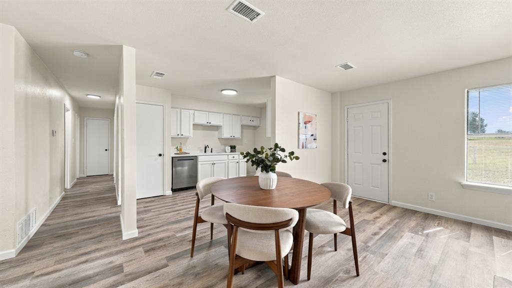 901 W Apache Trail, Granbury, TX 76048