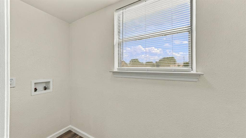 901 W Apache Trail, Granbury, TX 76048