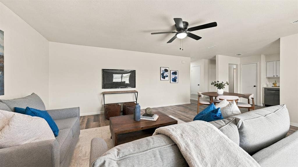 901 W Apache Trail, Granbury, TX 76048
