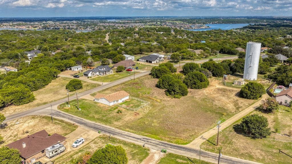 901 W Apache Trail, Granbury, TX 76048