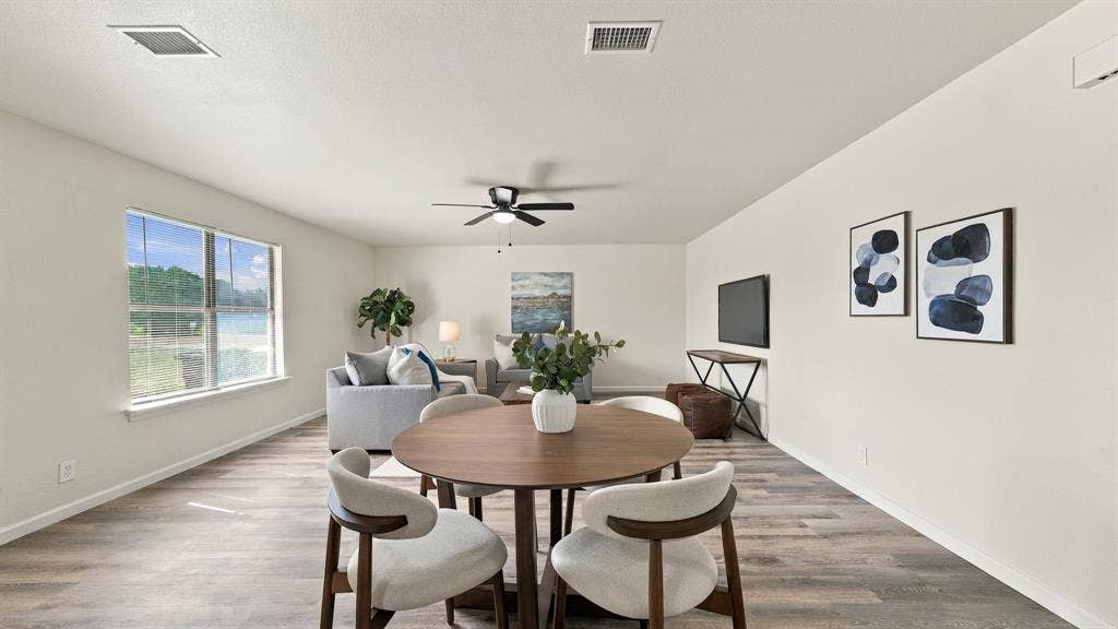 901 W Apache Trail, Granbury, TX 76048