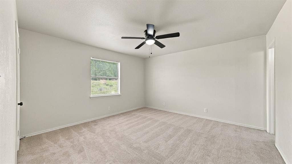 901 W Apache Trail, Granbury, TX 76048