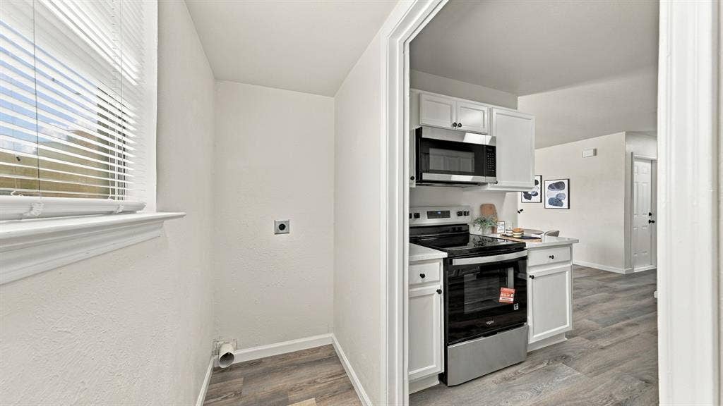 901 W Apache Trail, Granbury, TX 76048