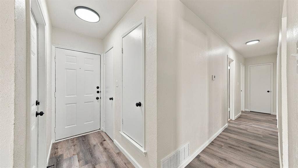 901 W Apache Trail, Granbury, TX 76048