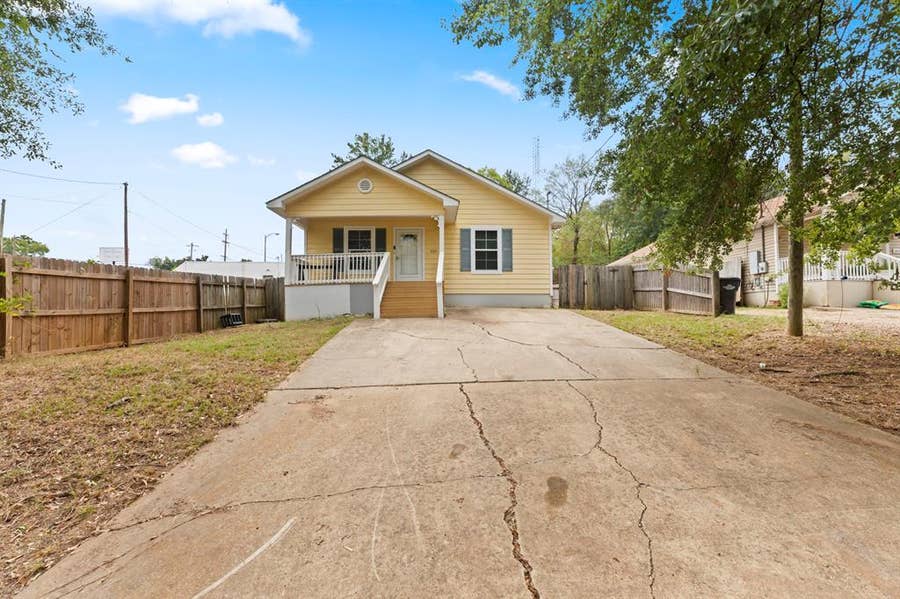 Property photo for 205 Lomond Avenue, Longview, TX