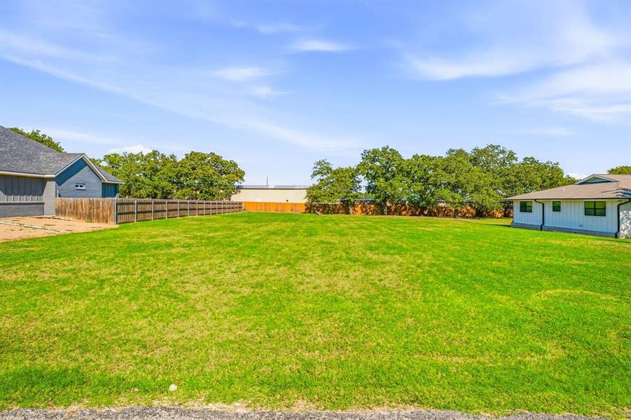 Property photo for 1949 N Dale Avenue, Stephenville, TX