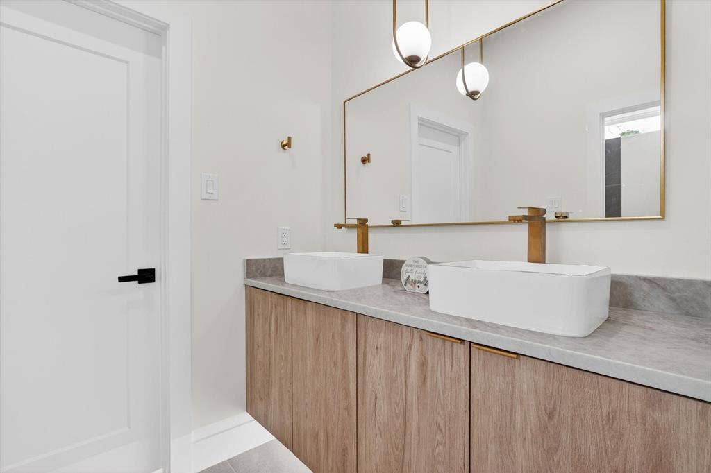 1621 Bannock Avenue, Dallas, TX 75215 1621 Bannock Avenue, Dallas, TX 75215