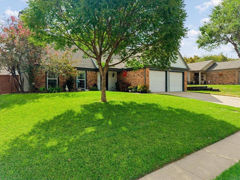 208 Wildbriar Street, Euless, TX 76039 208 Wildbriar Street, Euless, TX 76039