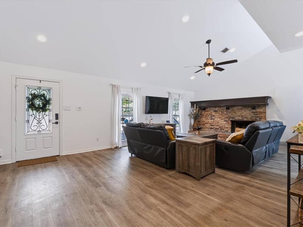 208 Wildbriar Street, Euless, TX 76039 208 Wildbriar Street, Euless, TX 76039