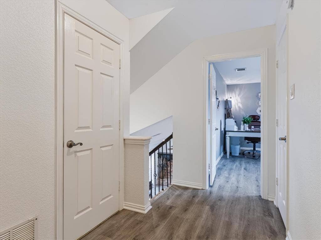 208 Wildbriar Street, Euless, TX 76039 208 Wildbriar Street, Euless, TX 76039