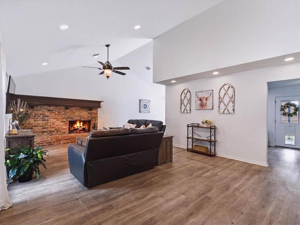208 Wildbriar Street, Euless, TX 76039 208 Wildbriar Street, Euless, TX 76039