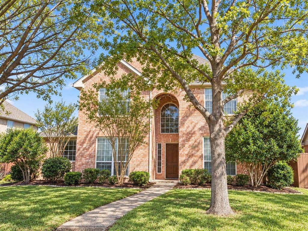 2913 Val Verde Drive, Plano, TX 75025 View of home from sidewalk.