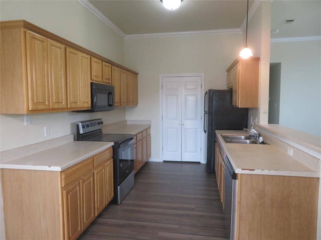 100 Roaring Springs Drive, DeSoto, TX 75115 100 Roaring Springs Drive, DeSoto, TX 75115