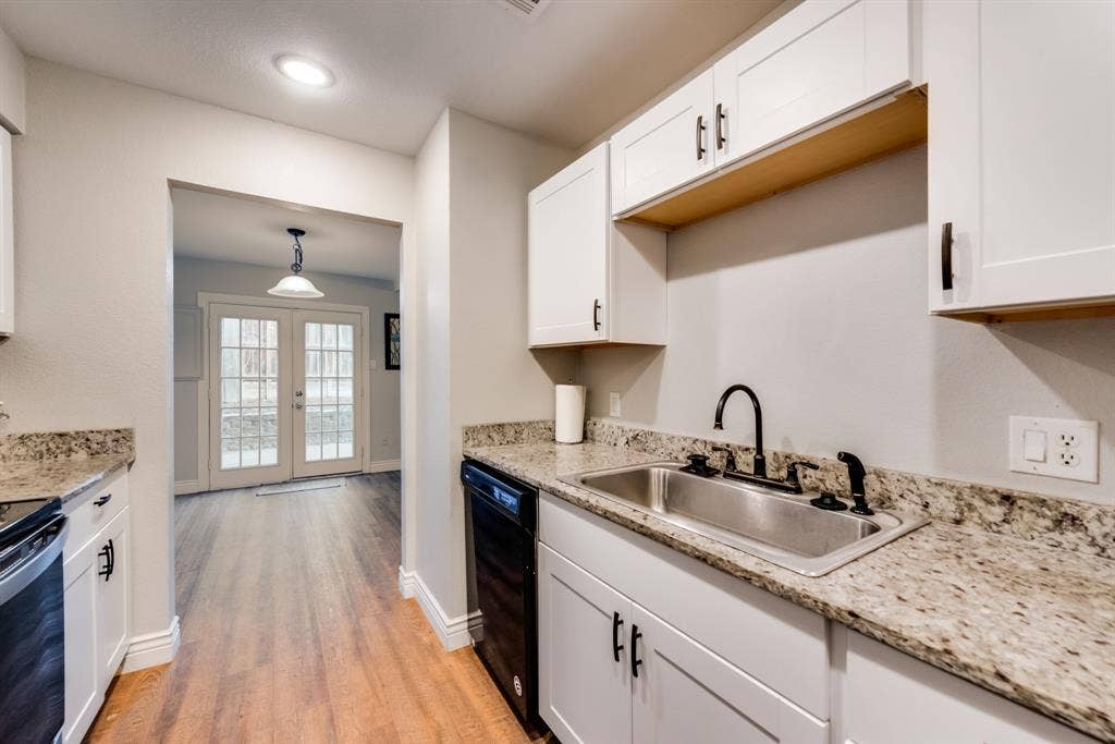 Kitchen with a stainless steel sink , dishwasher , granite countertops