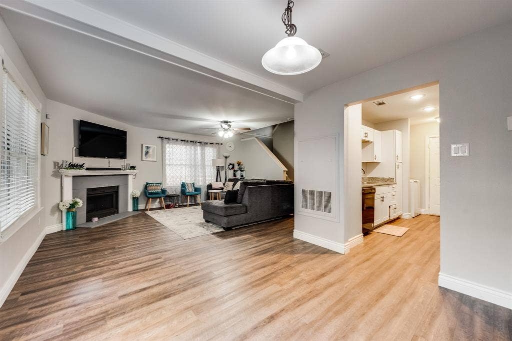 Dining area that flown into the living room and kitchen