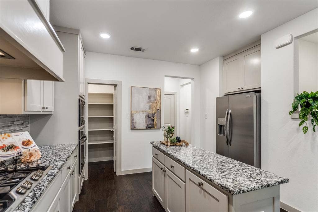 1423 Lamb Drive, Plano, TX 75075 Luxury kitchen upgrade with island, full size walk in pantry, lots of walk in storage, stainless steel appliances
