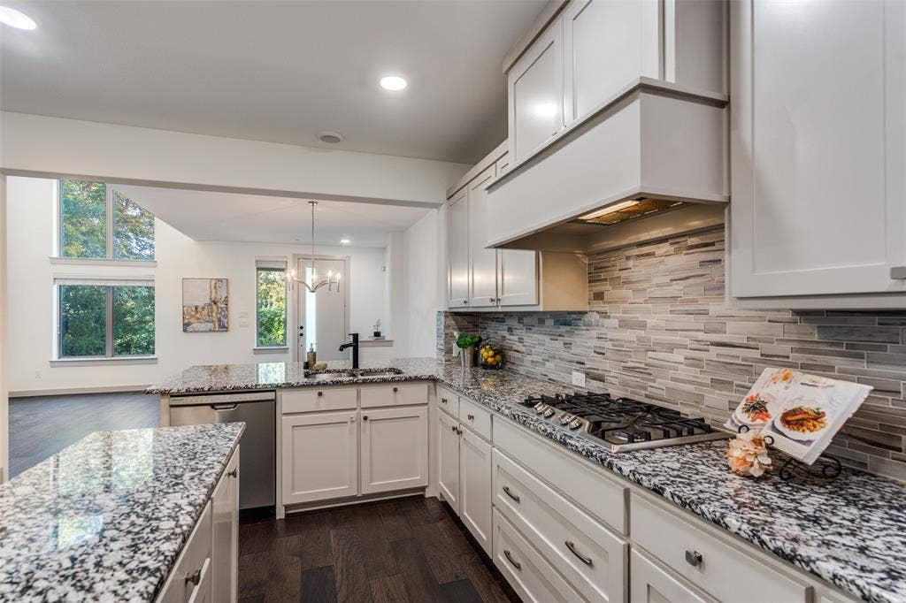 1423 Lamb Drive, Plano, TX 75075 1423 Lamb Drive, Plano, TX 75075