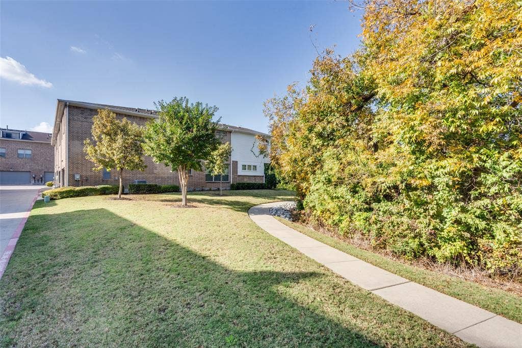 1423 Lamb Drive, Plano, TX 75075 1423 Lamb Drive, Plano, TX 75075