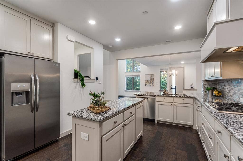 1423 Lamb Drive, Plano, TX 75075 1423 Lamb Drive, Plano, TX 75075
