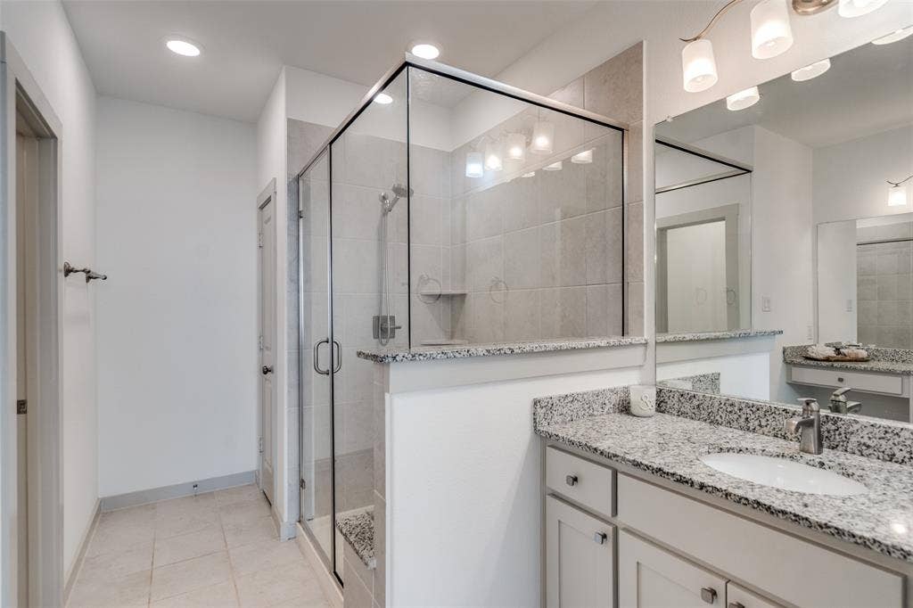 1423 Lamb Drive, Plano, TX 75075 1423 Lamb Drive, Plano, TX 75075
