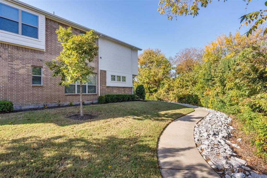 1423 Lamb Drive, Plano, TX 75075 Step onto greenbelt trail
