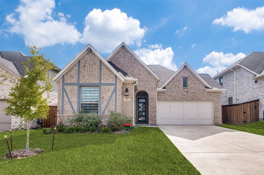 Property photo for 2109 Southpointe Crossing, Mansfield, TX