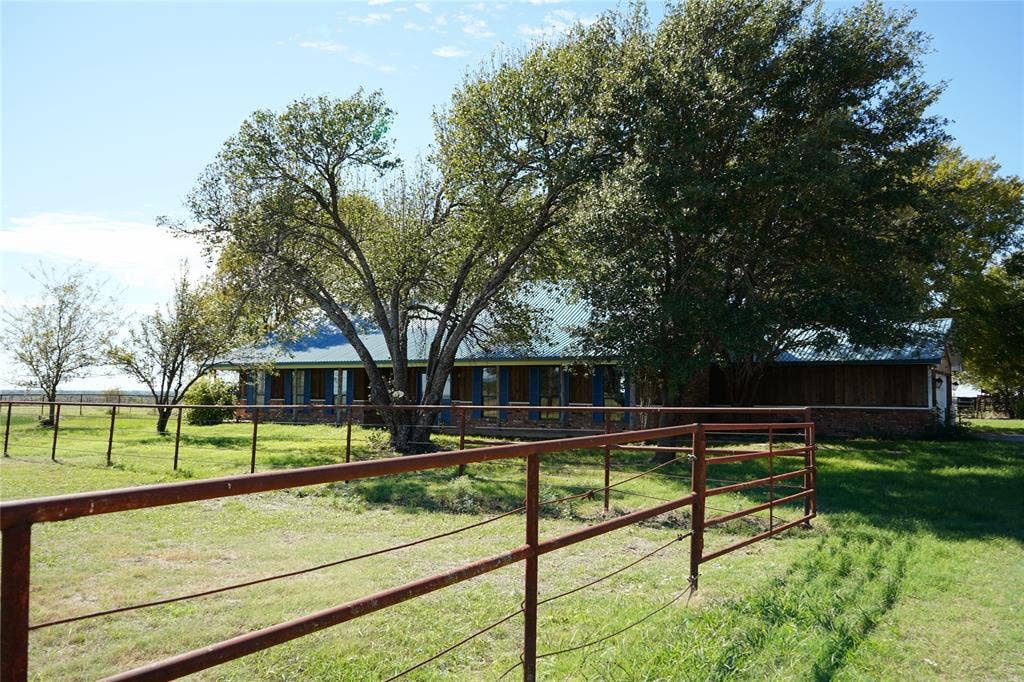 12797 FM 1385, Pilot Point, TX 76258