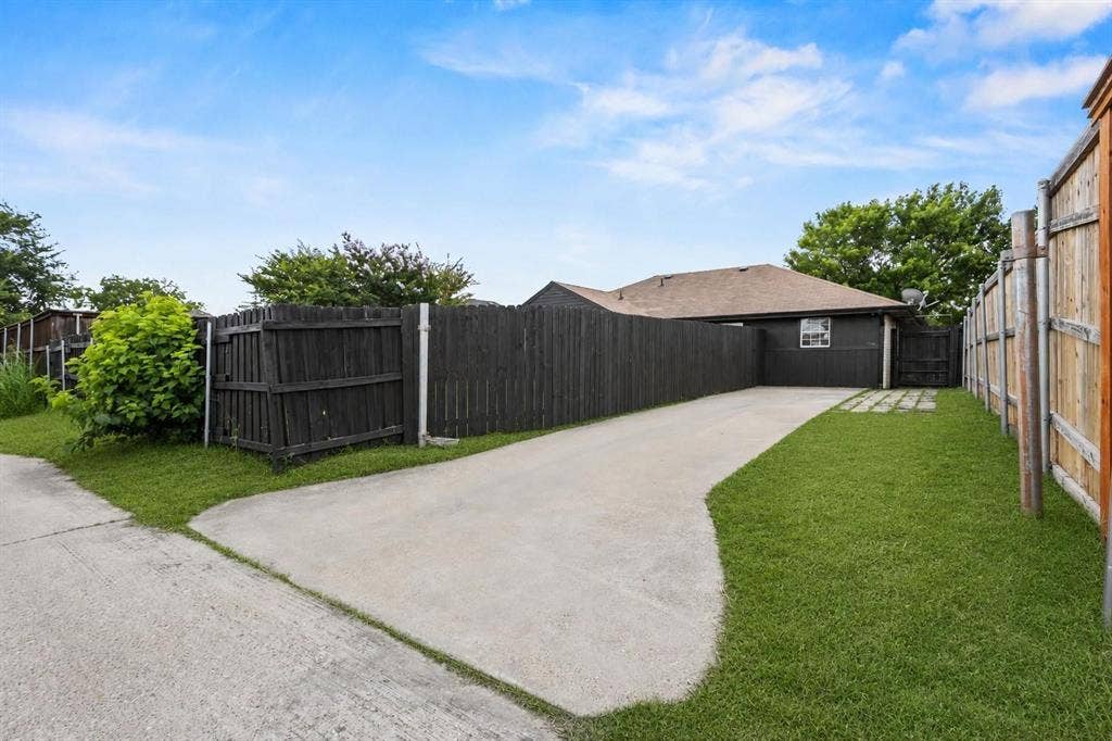1313 Crosscreek Lane, Seagoville, TX 75159 1313 Crosscreek Lane, Seagoville, TX 75159